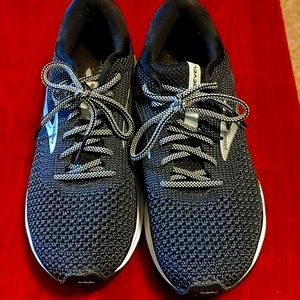 Brooks size 10 womens sneaker.